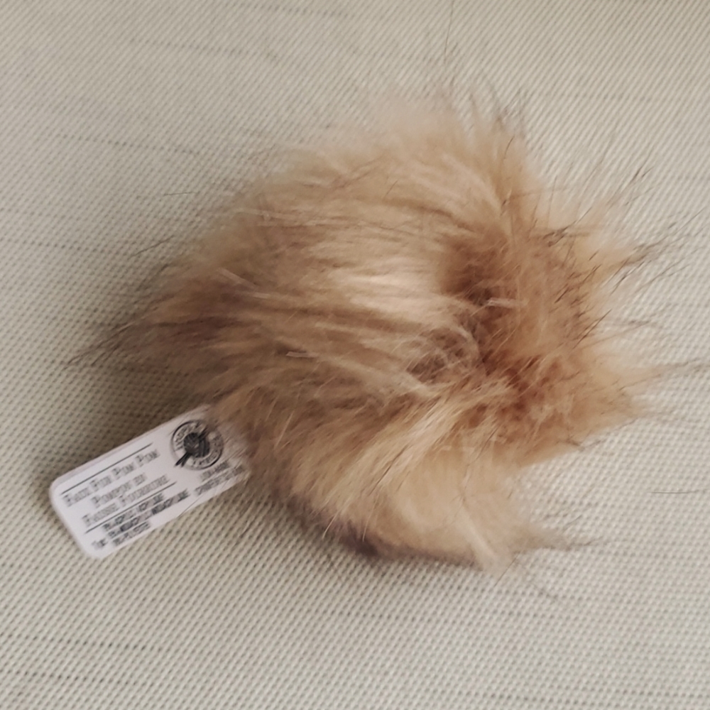 FAUX FUR POM POM
